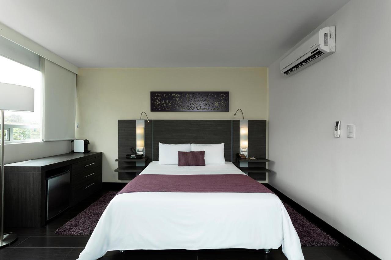 Hotel Bh El Poblado Medellín Buitenkant foto